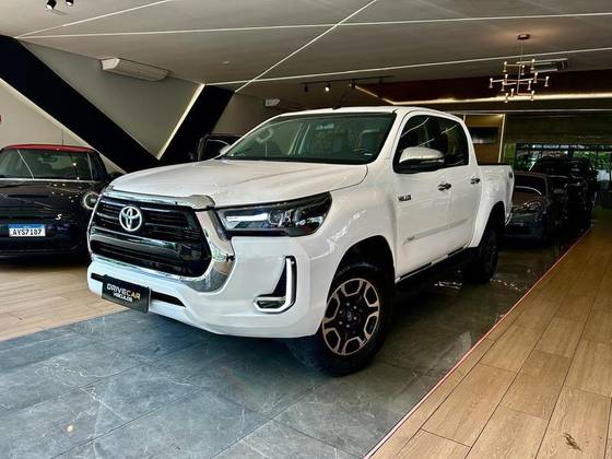 TOYOTA HILUX 2.8 D-4D TURBO DIESEL CD SR 4X4 AUTOMÁTICO